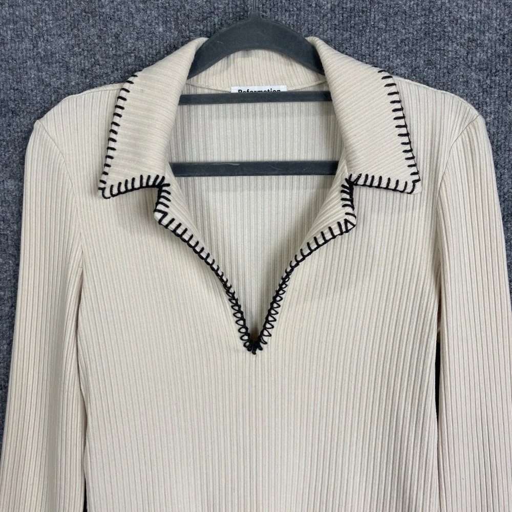 Reformation Nolen knit Ribbed Top Medium Beige Excellent Blanket Stitch V-Neck